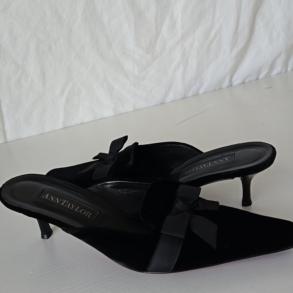 Ann Taylor Vintage Black Velvet Bow Kitten Heel Mules Made In ITALY Size 9M - Picture 10 of 10